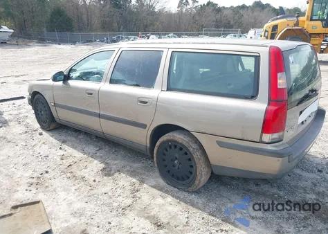 2001 Volvo V70 2.4T z USA, uszkodzony, nr VIN YV1SW58D612033421